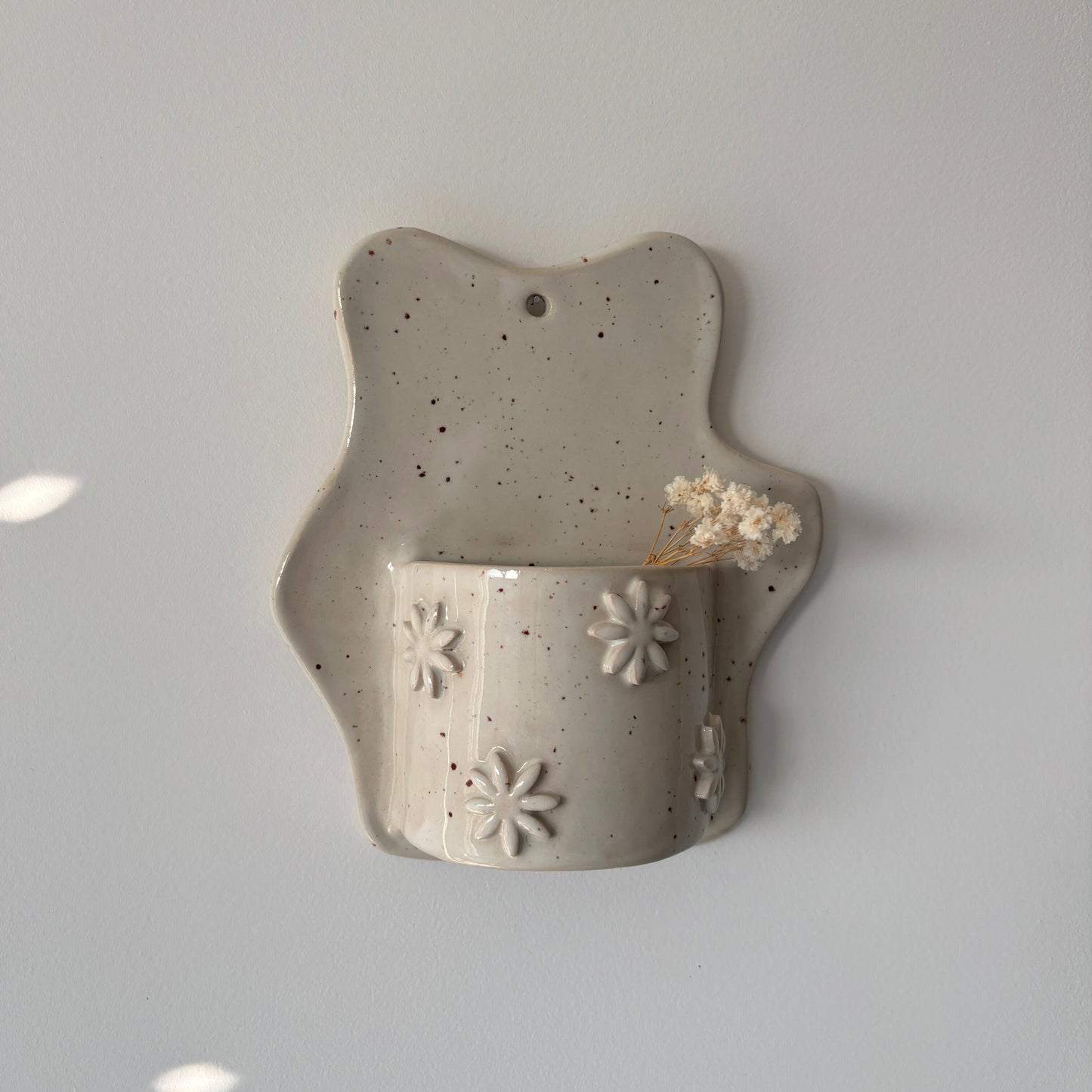 Vase mural fleurs blanches Amélie Floch